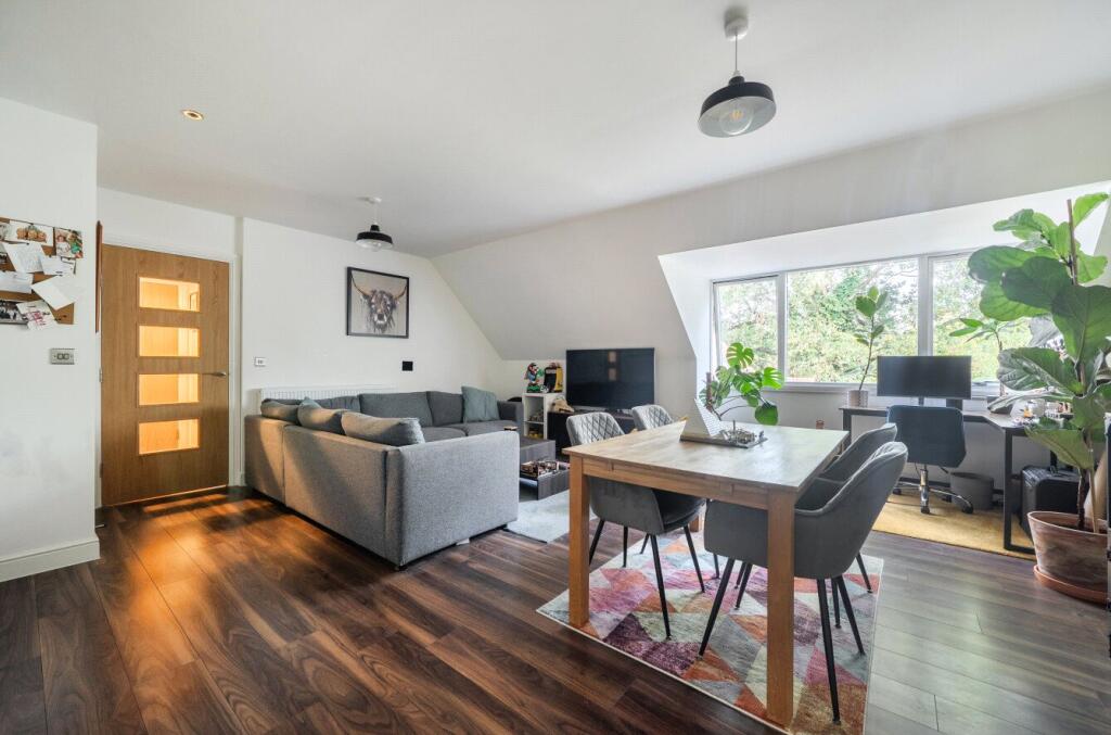 Apartment in Finchampstead - View 5