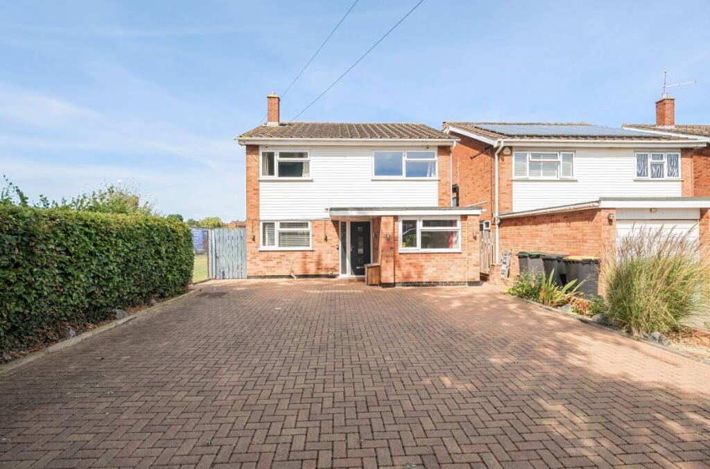 4-bed detached on Bedford Road, Wootton, Bedford, £500,000