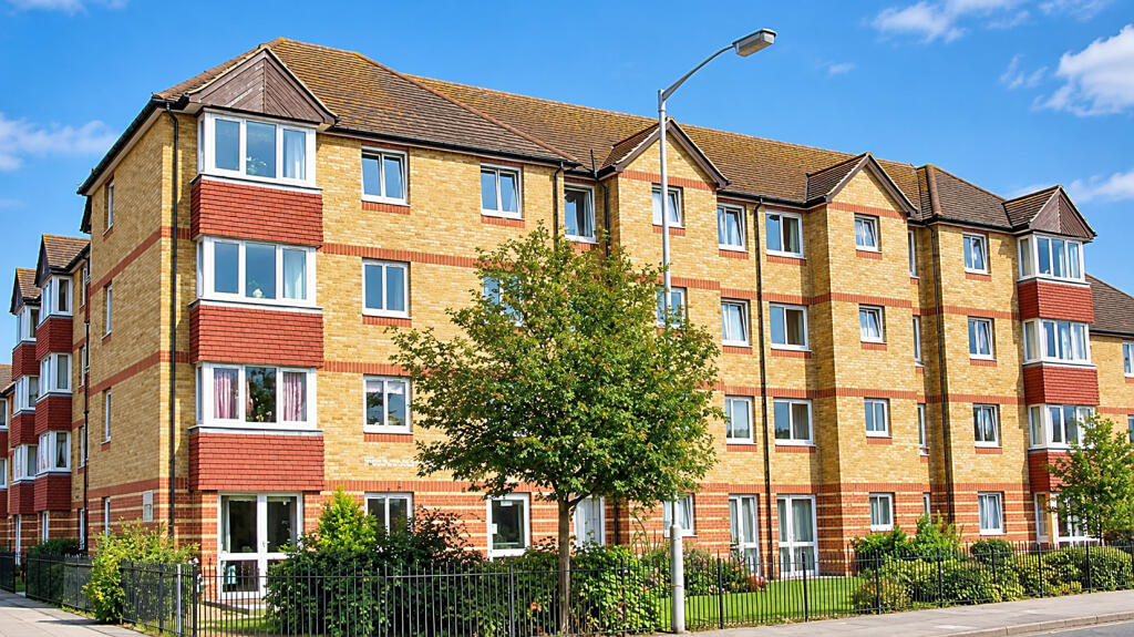 1-bed house on Parkside Court, Kings Road, Herne Bay, CT6 5RP, £115,000