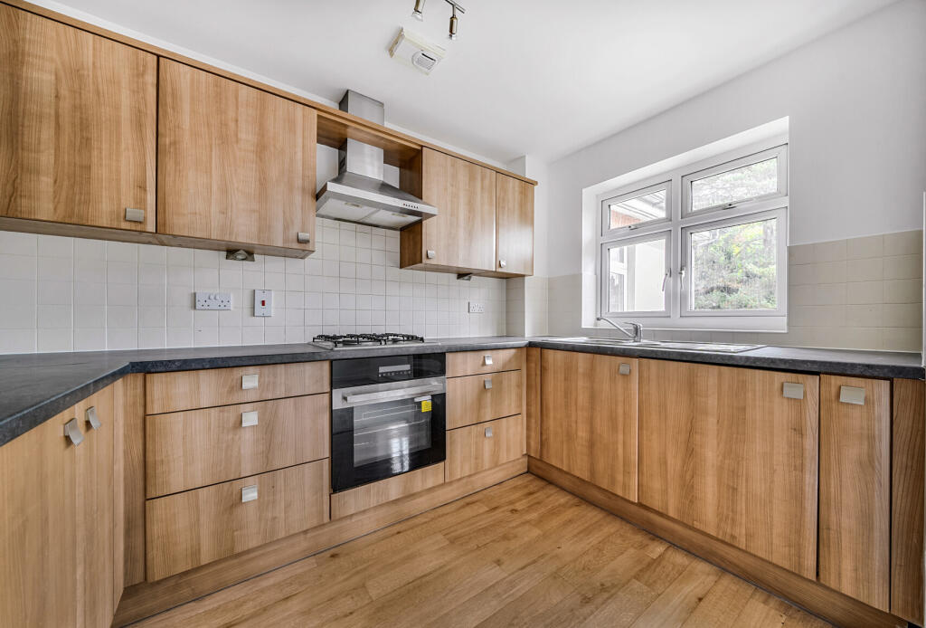 Apartment in Tonbridge - View 3