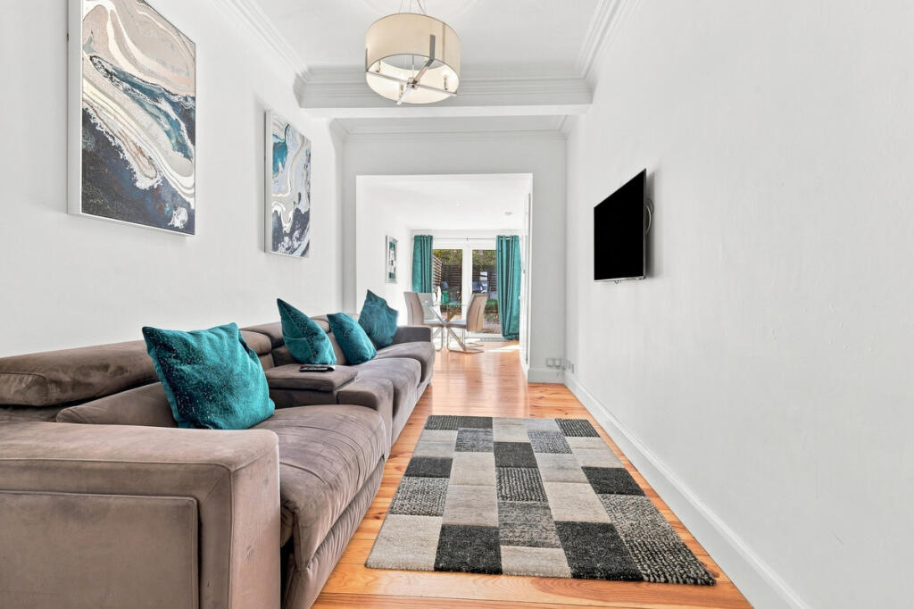 Apartment in Southend-on-Sea, Leigh-on-Sea - More