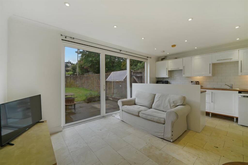 Marrick Close, London photo 3
