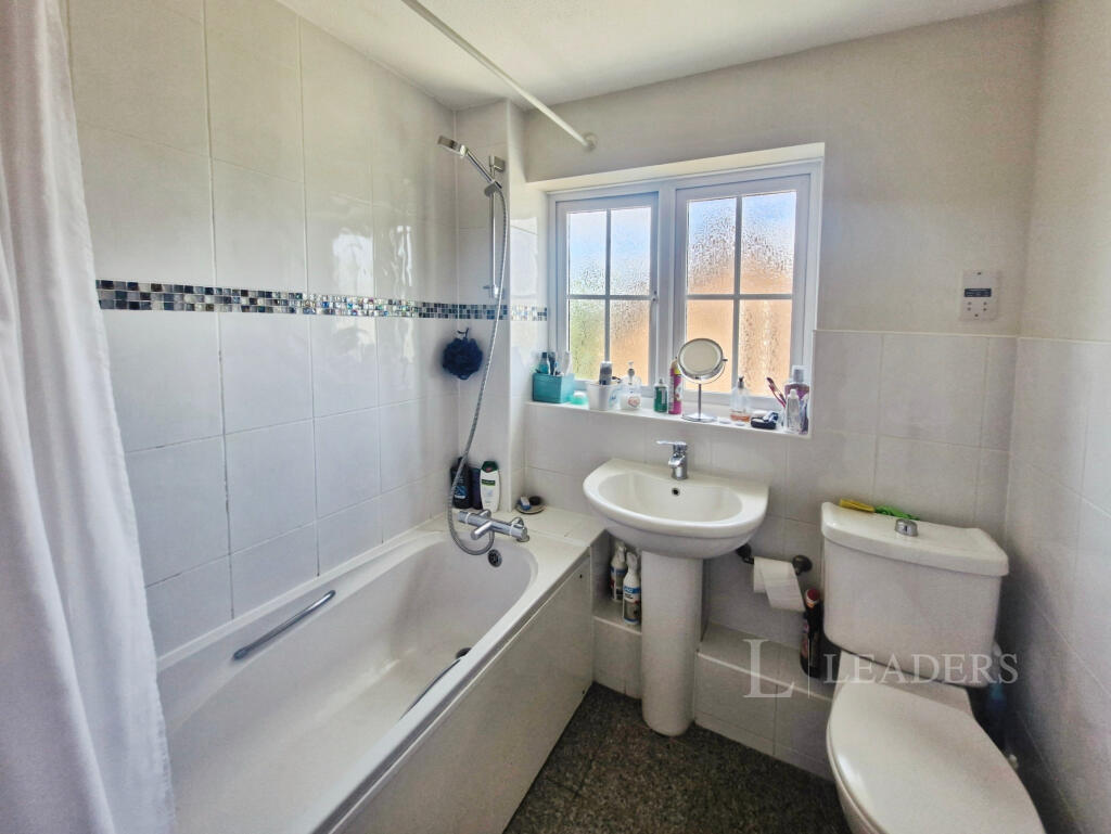 House in Eastleigh, Fair Oak and Horton Heath - View 4