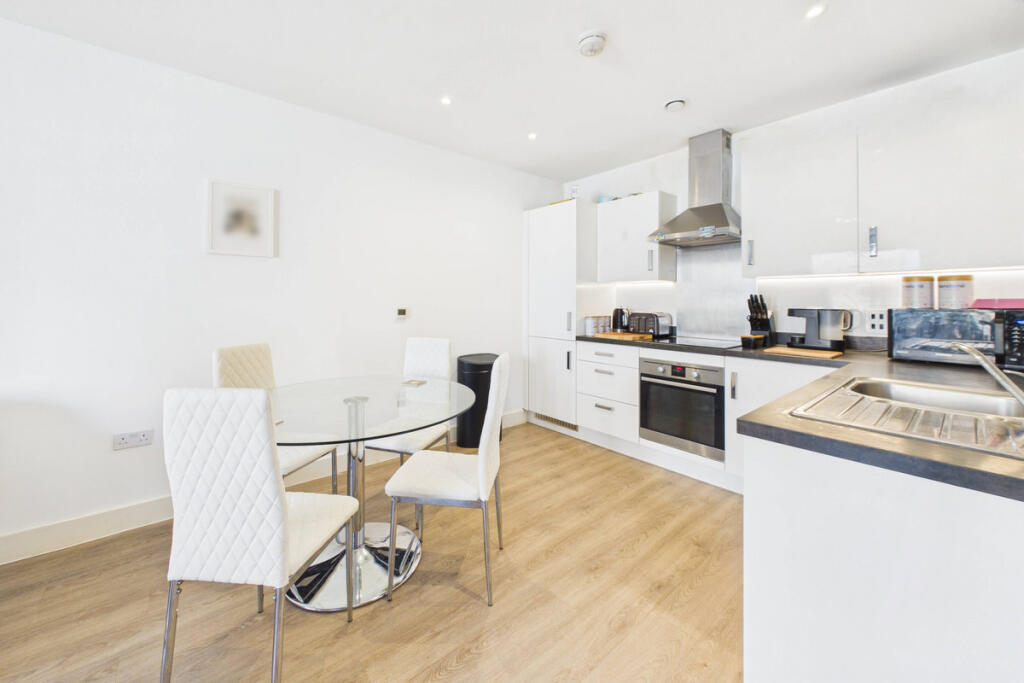 Apartment in Hemel Hempstead - View 5