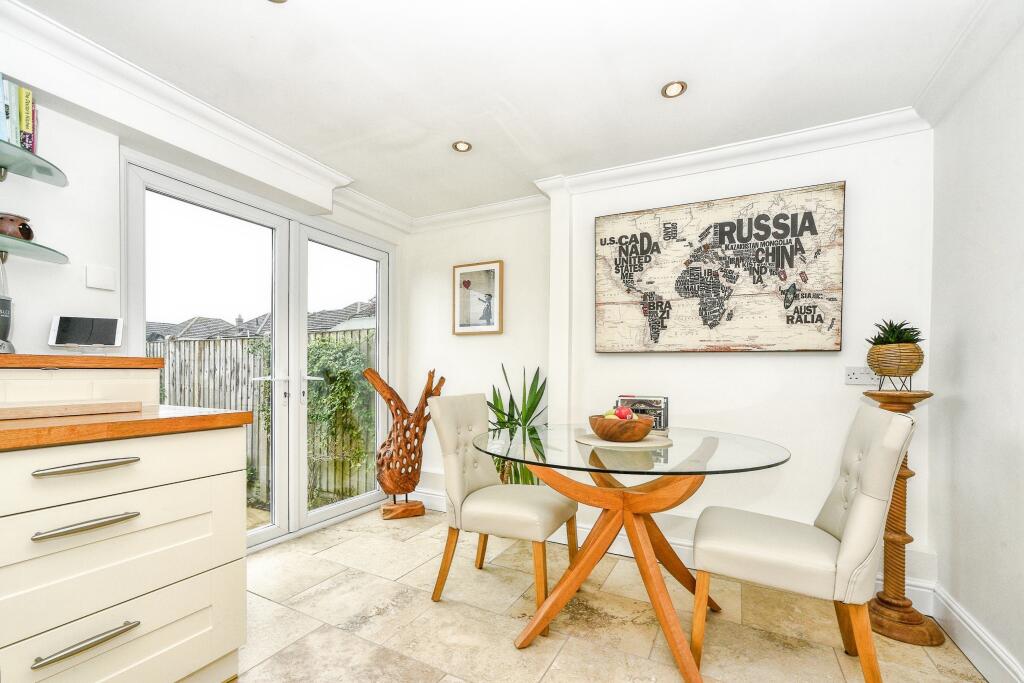 Dorchester Road - Lawn, Swindon, SN3 - View 6