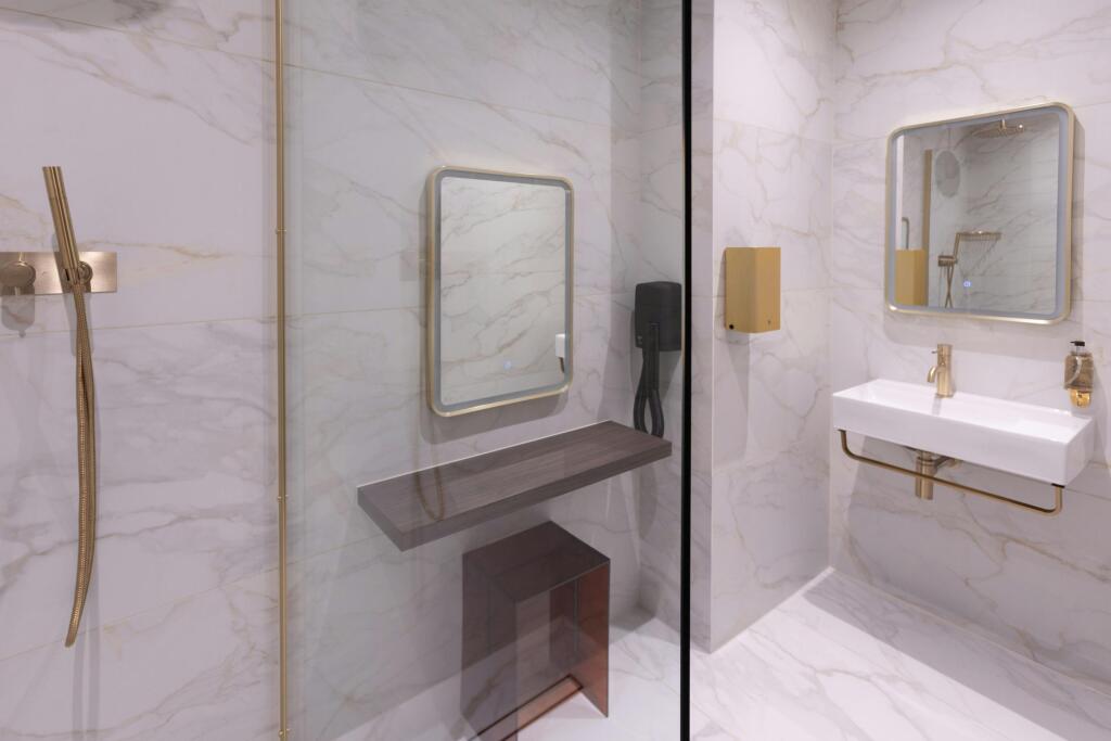 Shower Room.jpg