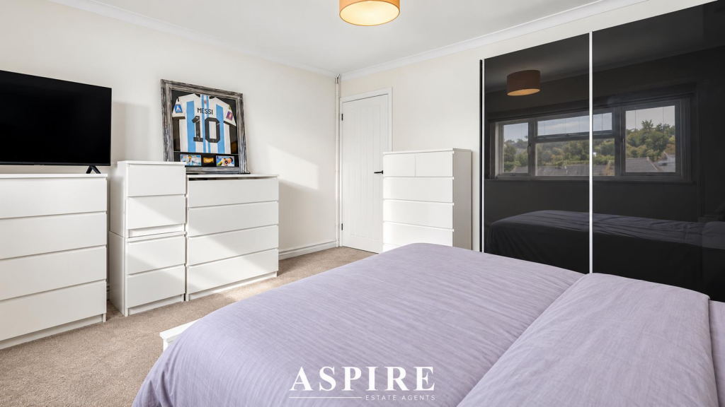 Apartment in Romford - More