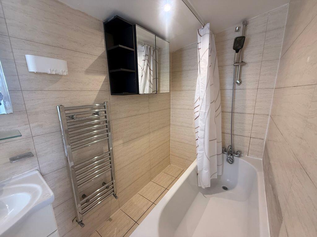 Apartment in Croydon - View 5