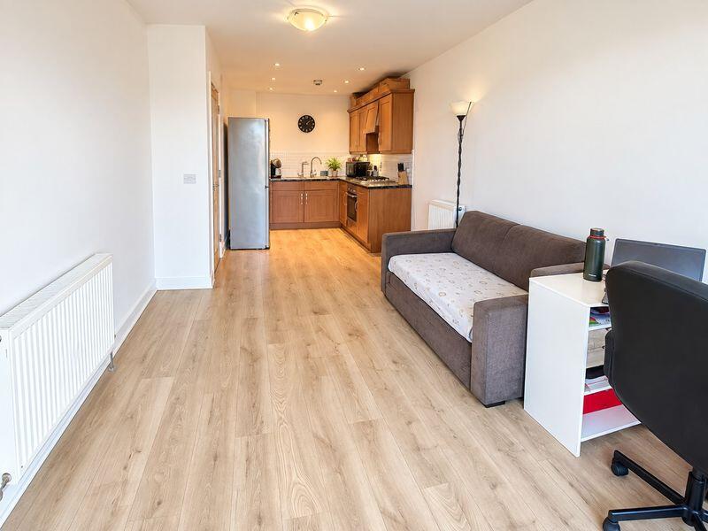 Apartment in Southall - View 4