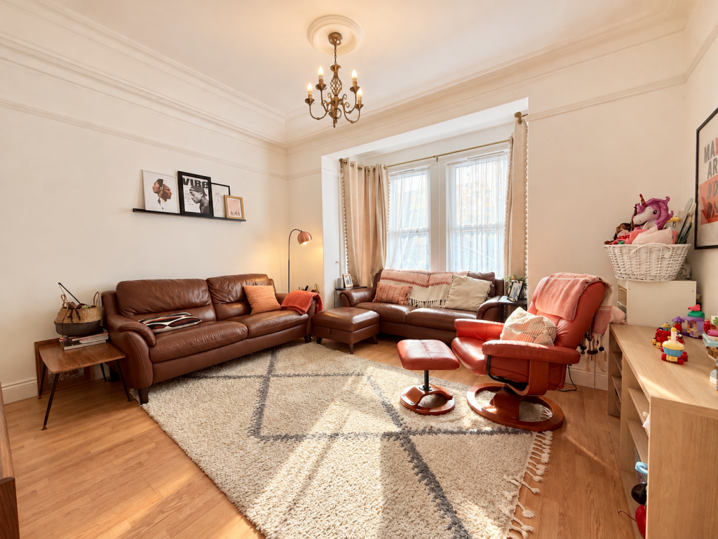 House in Southend-on-Sea, Southend City Centre Neighbourhood, Southchurch - View 2