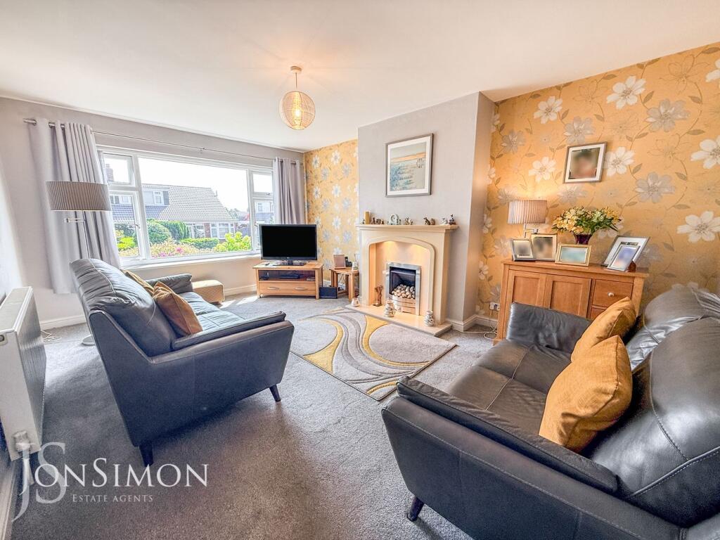 Balmoral Close, Greenmount, Bury, BL8 photo 5