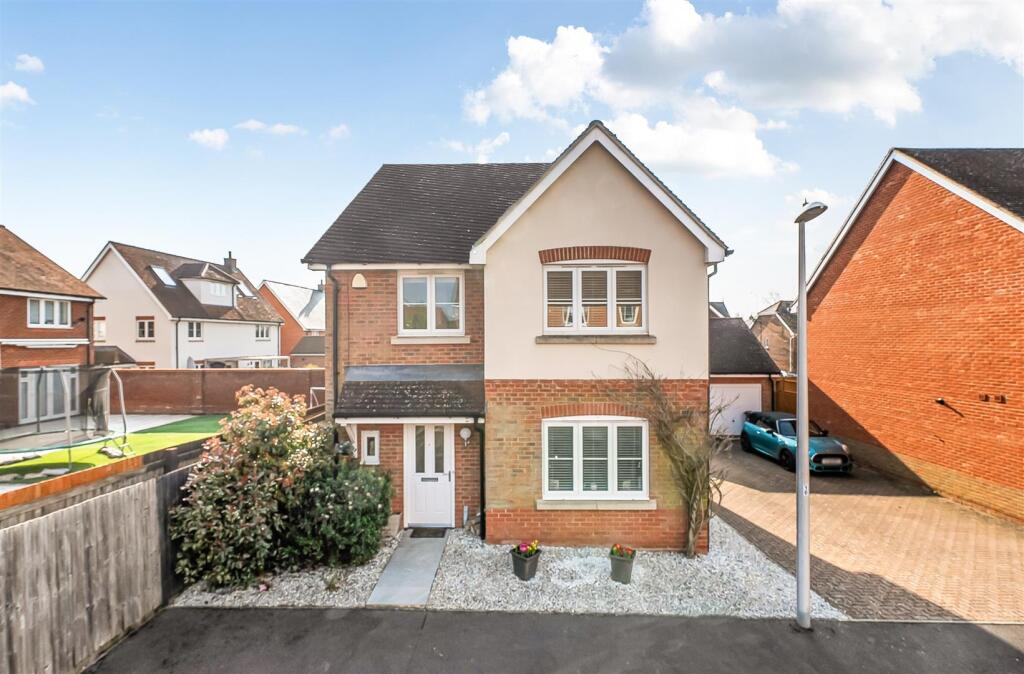 Main image of property: Columba Gardens, Wokingham, Berkshire, RG40 1GB