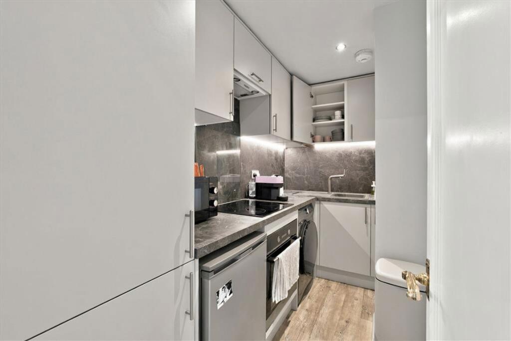 Apartment in London - View 3