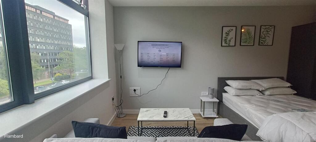 Apartment in Manchester, Old Trafford - View 6