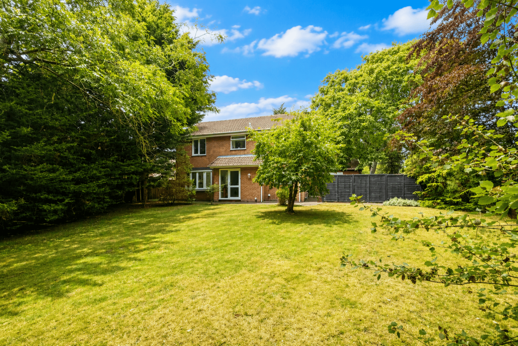 Main image of property: Yarmouth Road, Lowestoft, NR32 4AA
