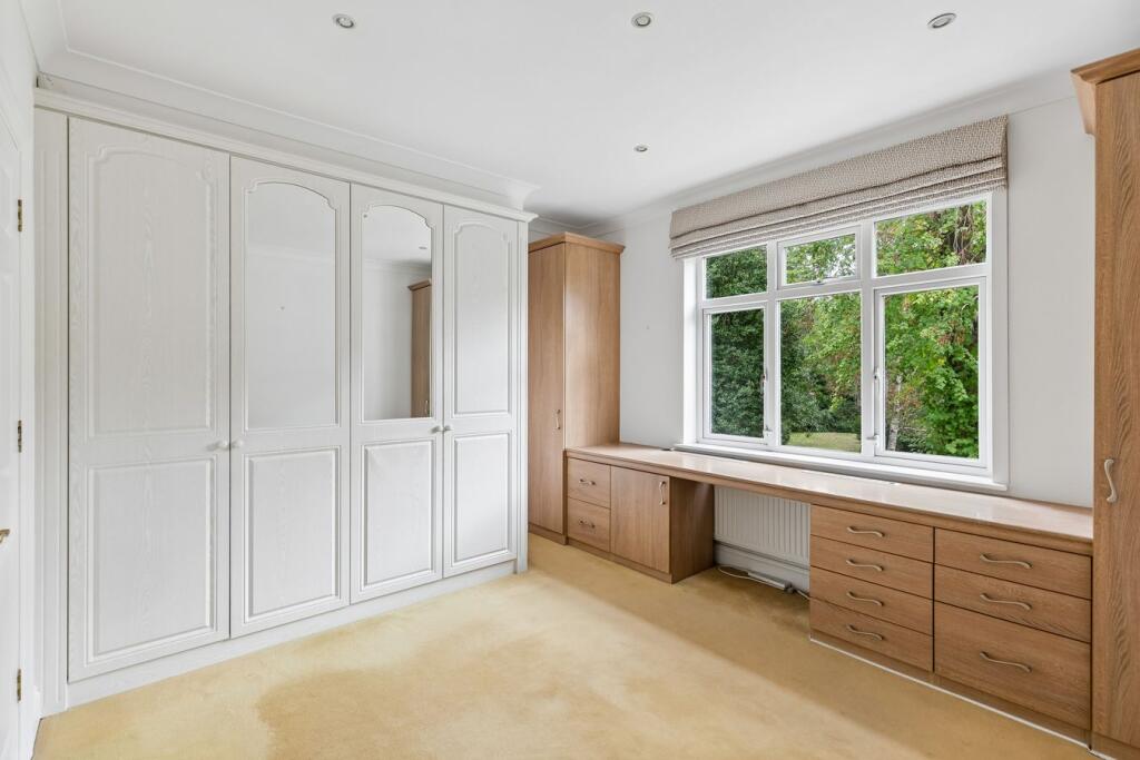 Apartment in Hertsmere, Bushey - More