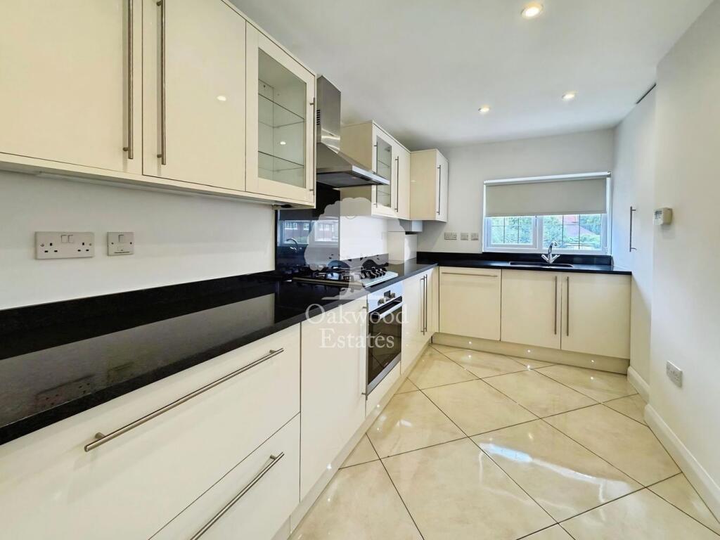 Apartment in Slough - View 2