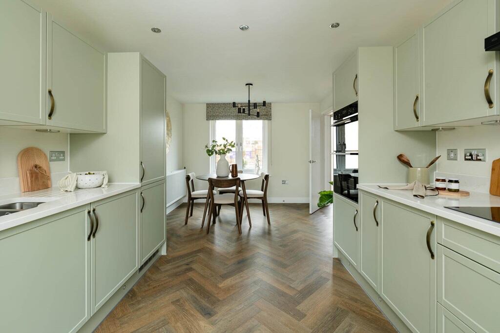 3-bed detached on Stoke Gifford Bypass,
Stoke Gifford,
Bristol,
BS34 8DE, £485,000
