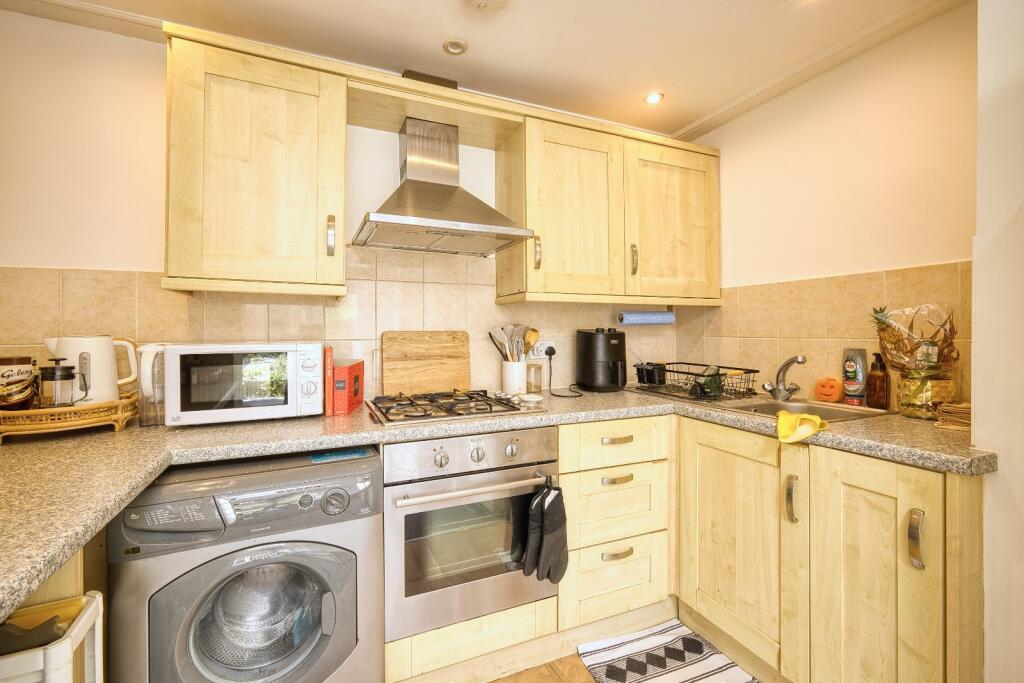 46 Duncan Road, Ramsgate, CT11 photo 3