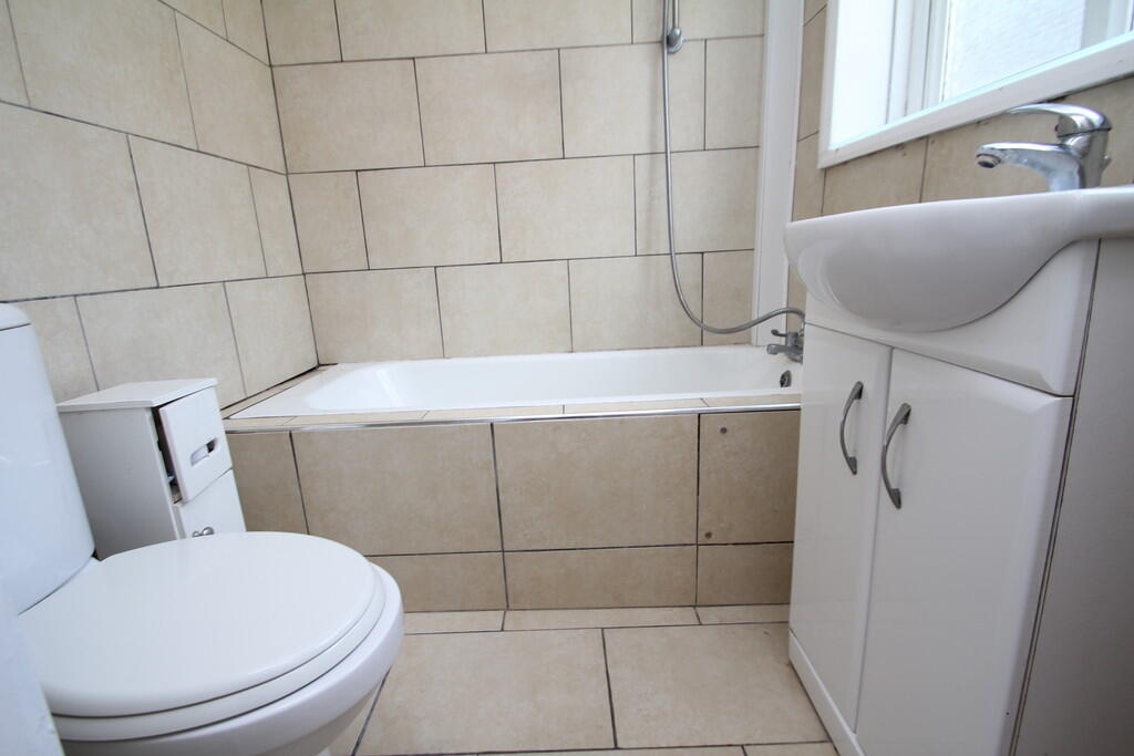Apartment in Hove, Hangleton - View 5