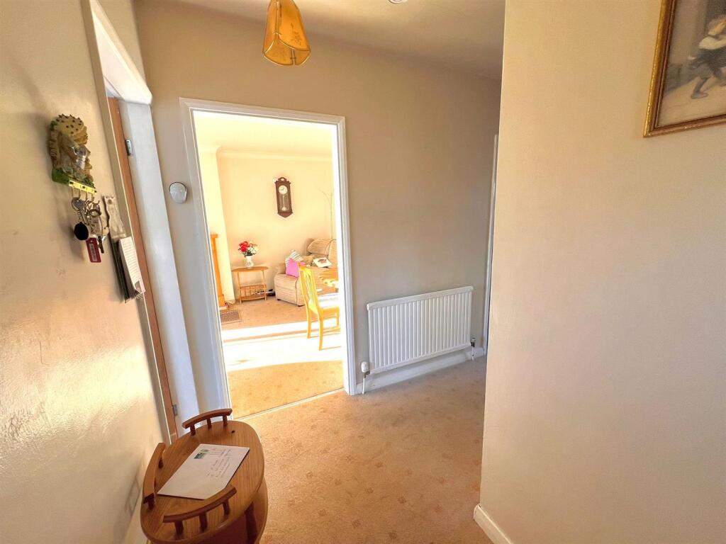 Willows Drive, Hornsea photo 4