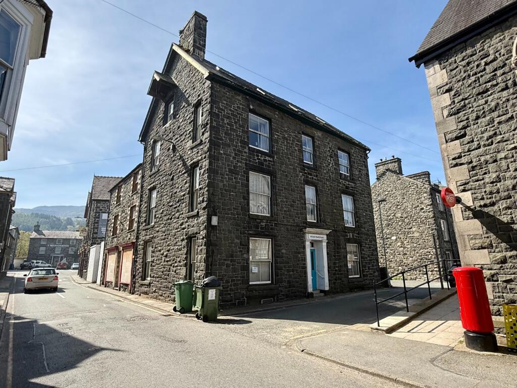 Main image of property: Plas Yn Dre, Plasyndre Street, Dolgellau, LL40 1AD