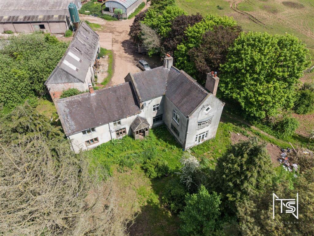 House in Stoke-on-Trent - View 3