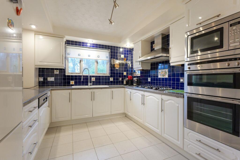 Highfield, Livingston, EH54 photo 4
