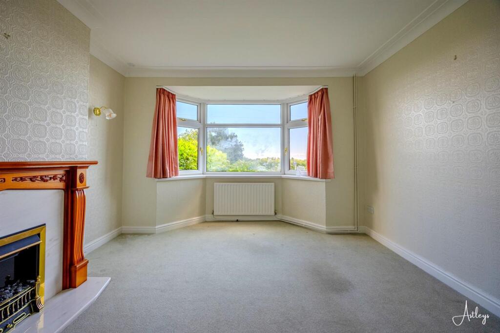 House in Manselfield, Holtsfield, Bishopston - More