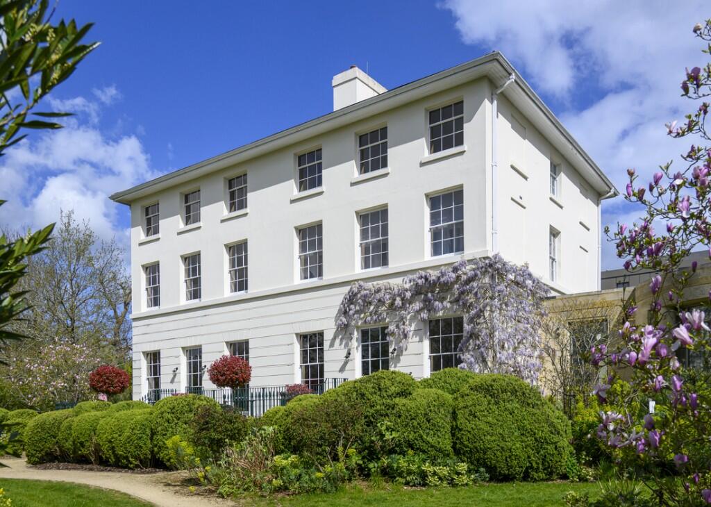 Main image of property: Oakhill,
Tonbridge Road,
Hildenborough,
TN11 9EW
