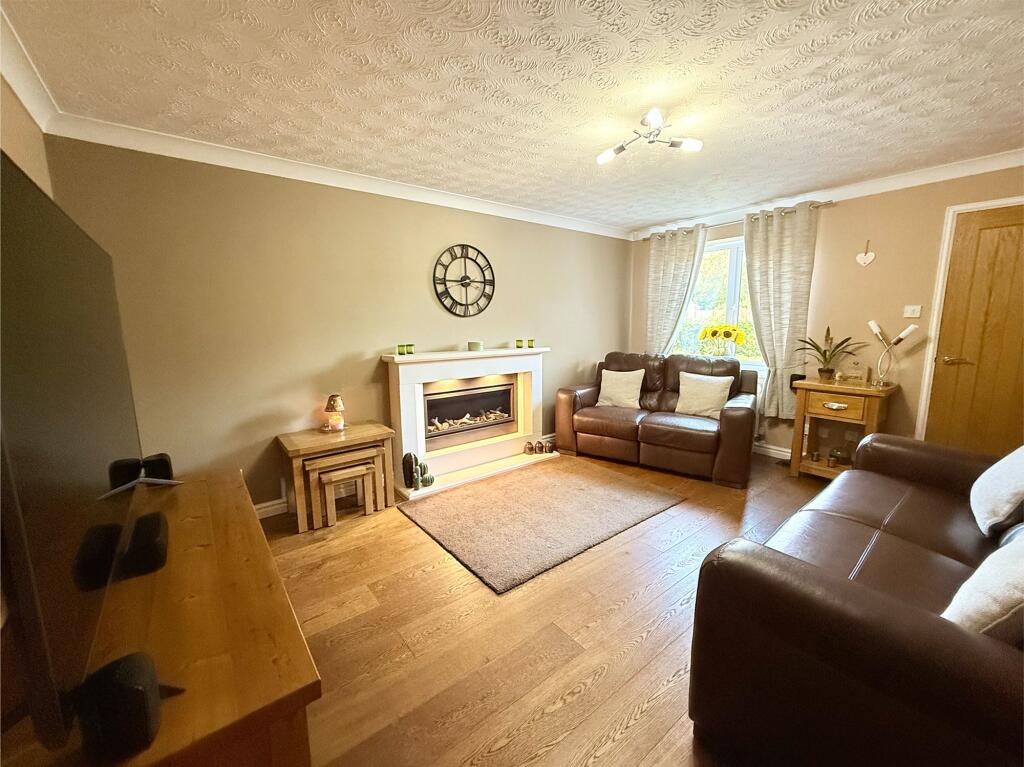 Shuttle Eye Way, Grange Moor, WF4 photo 3