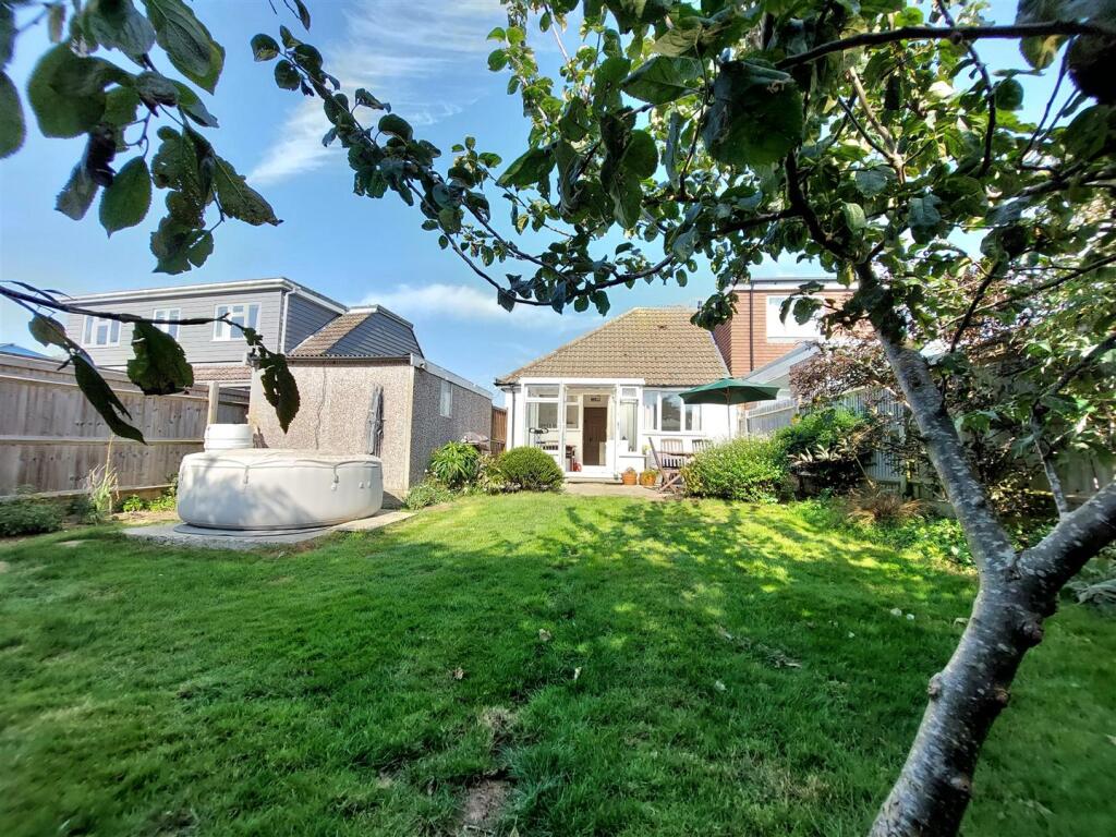 Deal Avenue, Seaford photo 2