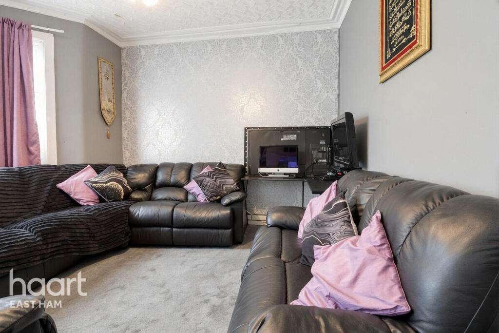 3-bed terraced on Sheridan Road, London, £500,000
