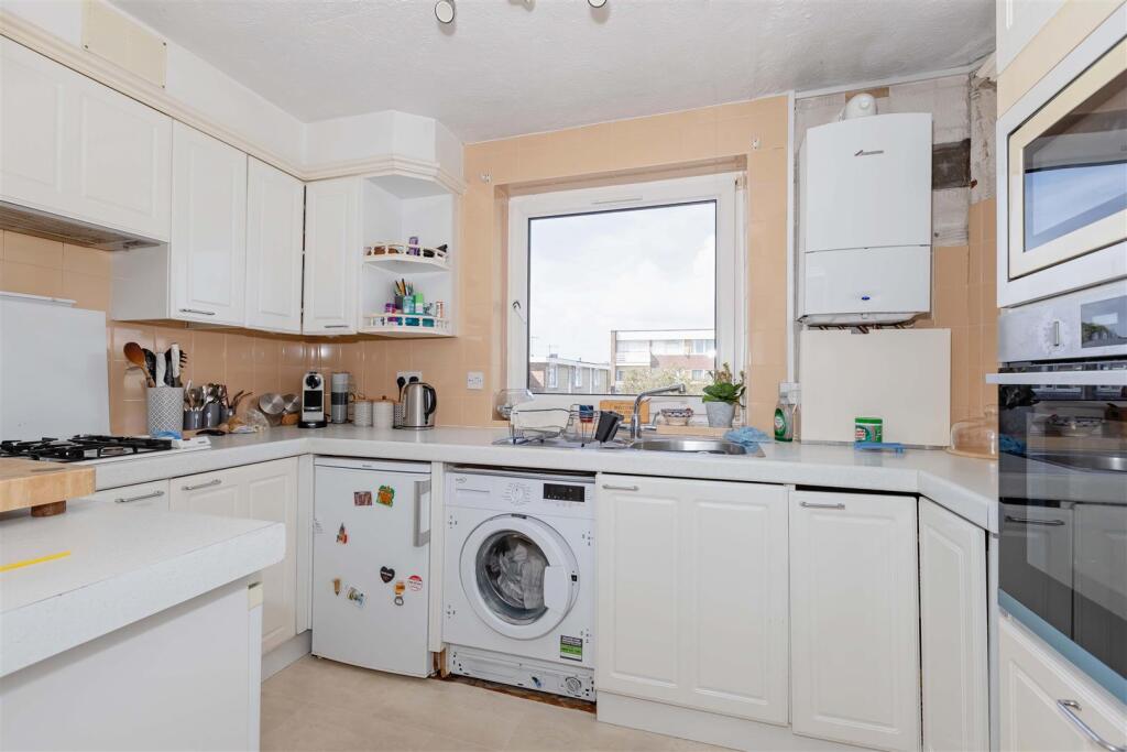 Bramber Square, Rustington photo 3