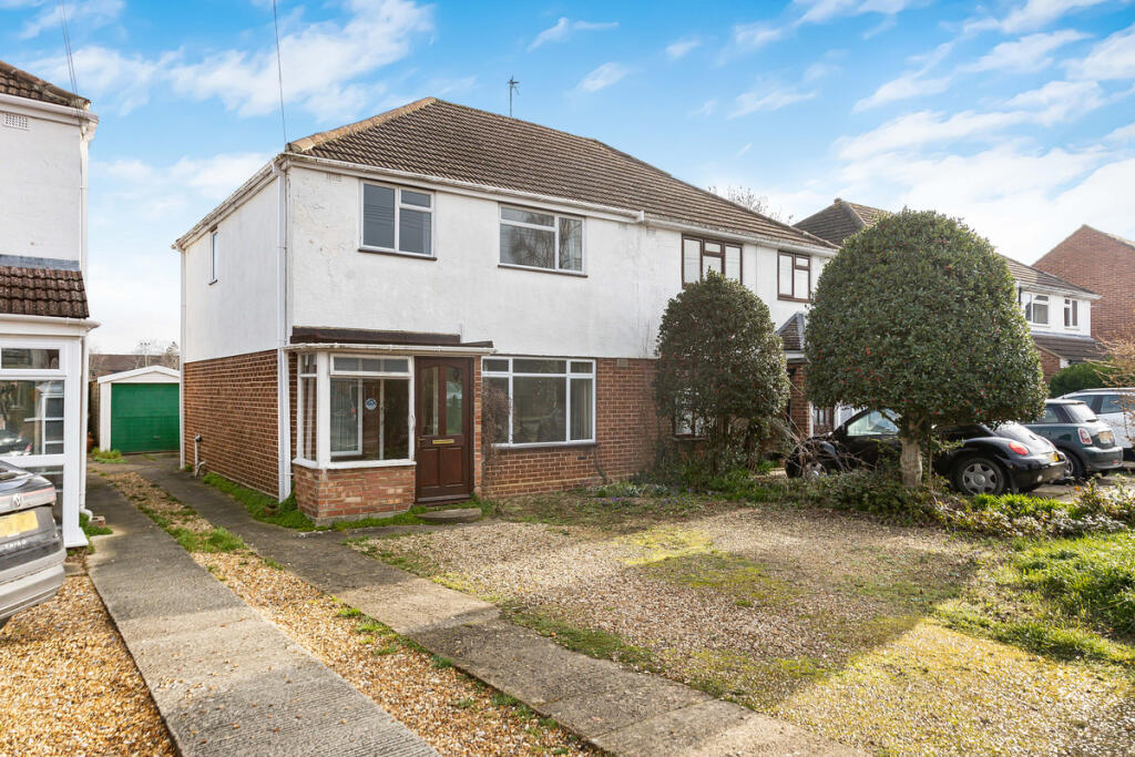 Main image of property: Almond Avenue, Kidlington, OX5