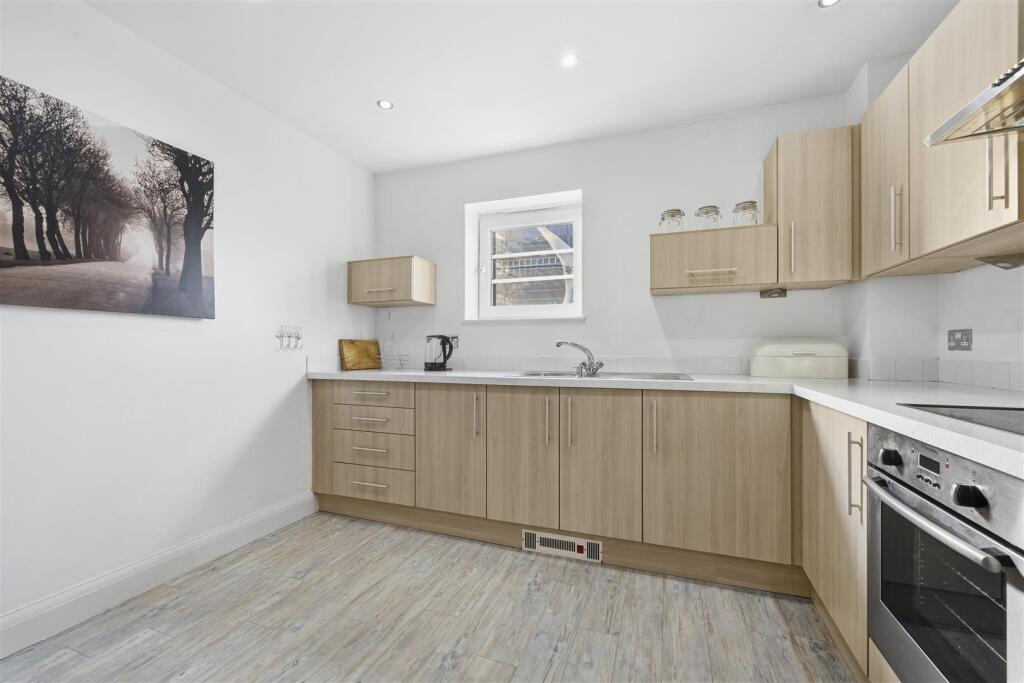 Apartment in Barry, Vale of Glamorgan - View 5
