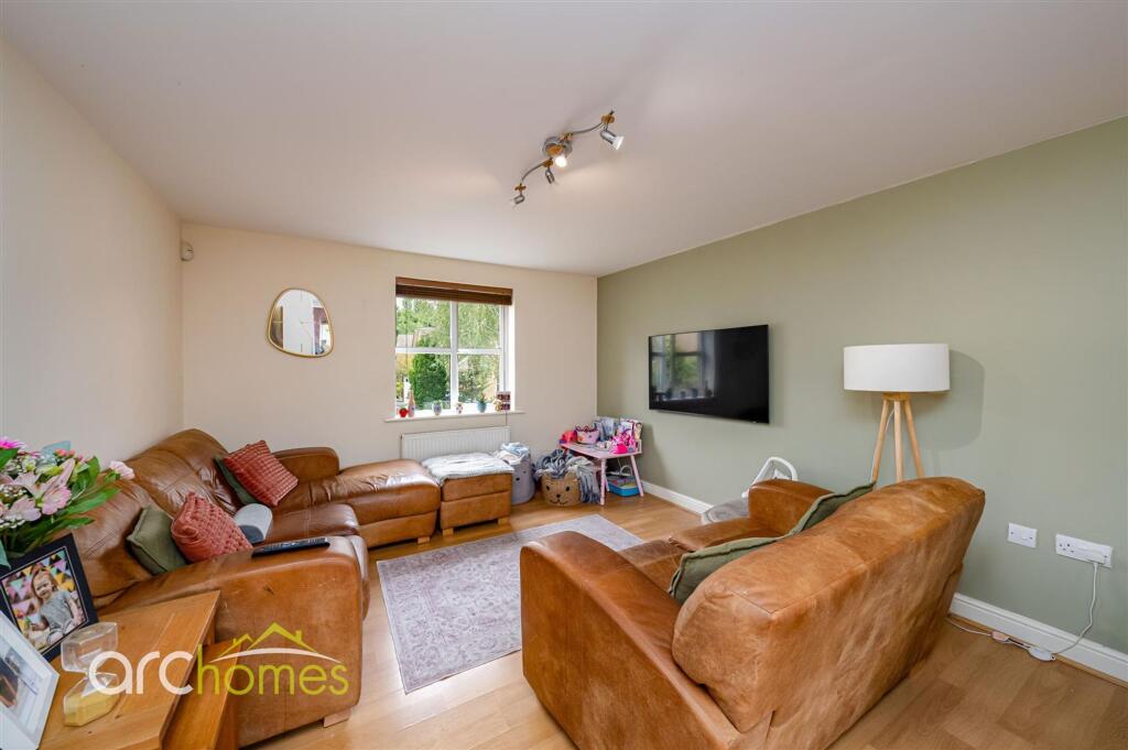 Apartment in Wigan, Westleigh - More