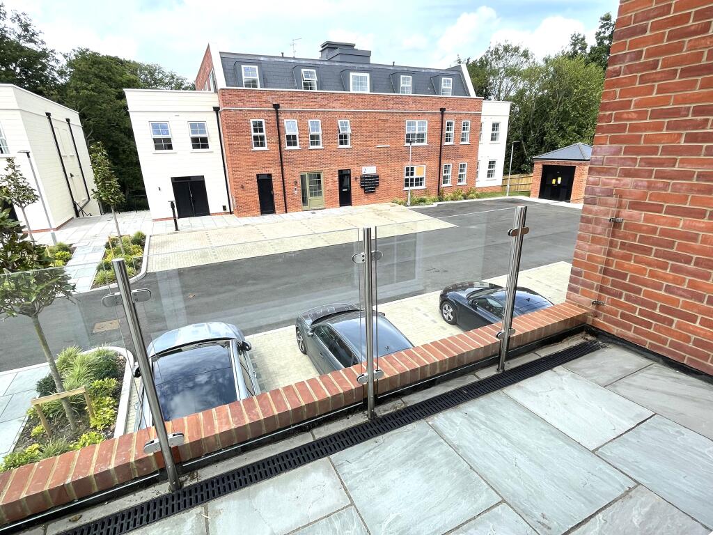 Apartment in Weybridge - View 2