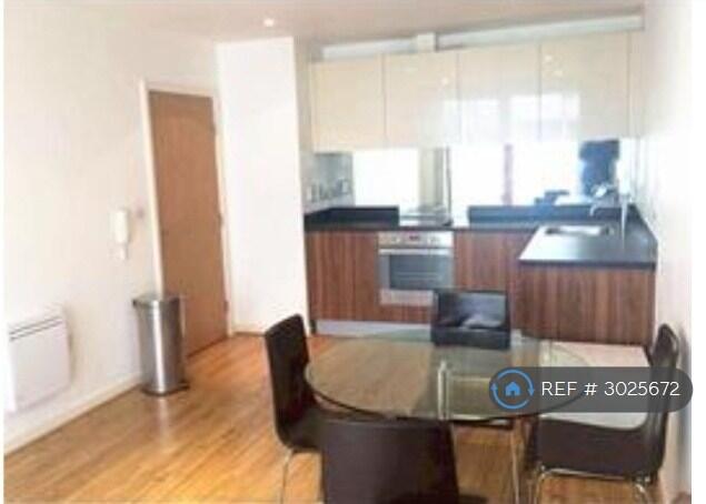 Apartment in Ilford - View 3