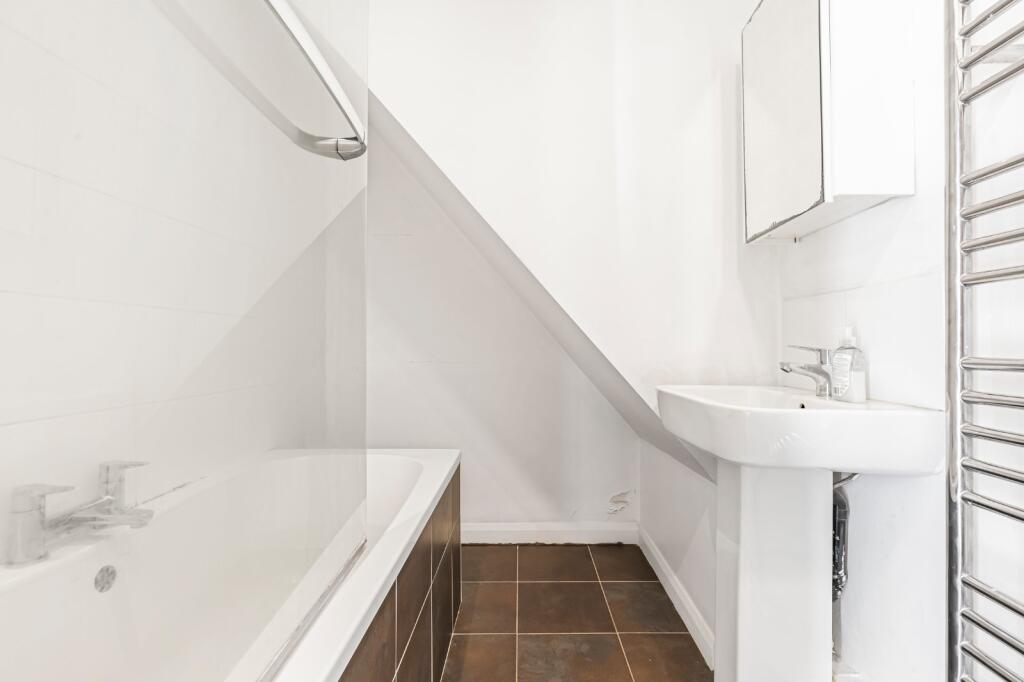 House in London, Earlsfield - More