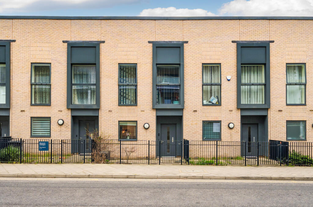 Main image of property: Blossom Cottages, Lowen Road, Rainham, RM13