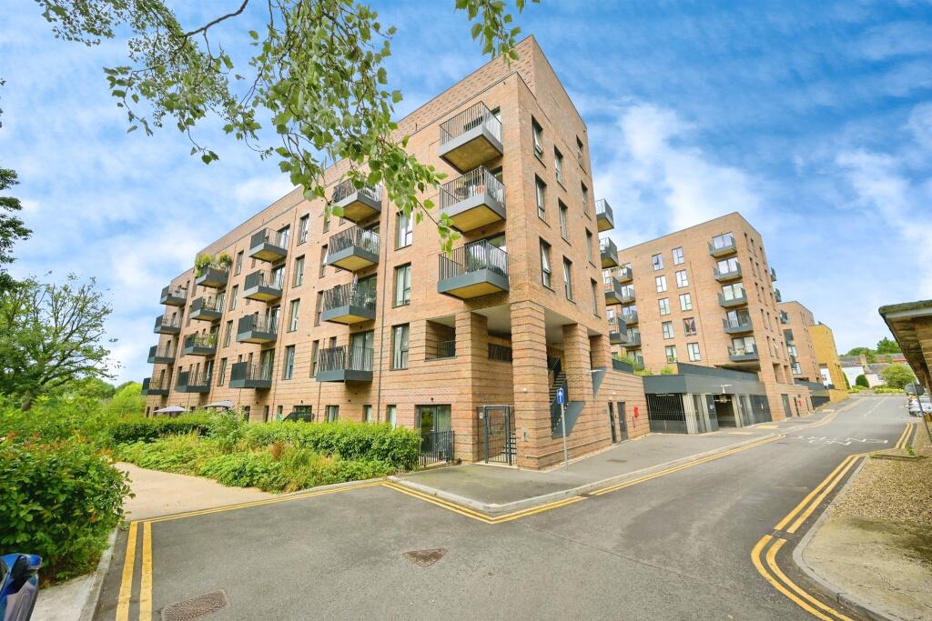 2-bed apartment on Dacorum Way, Hemel Hempstead, £340,000