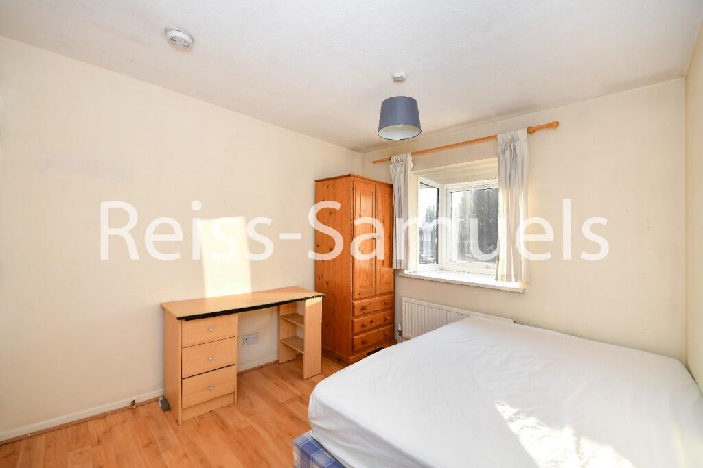 5 bedroom end of terrace house for rent