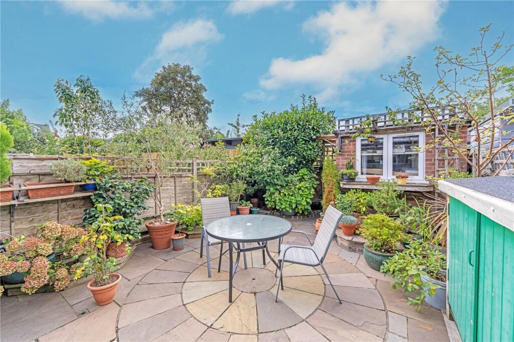 House in London - View 2