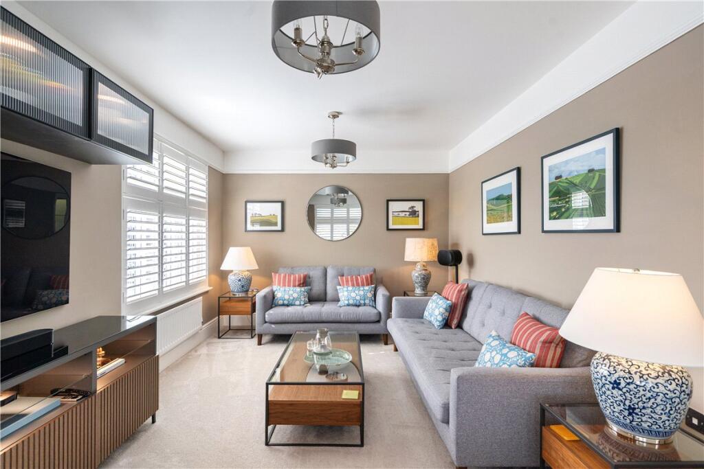 30, Garside Way, Marlborough, Wiltshire, SN8 photo 3