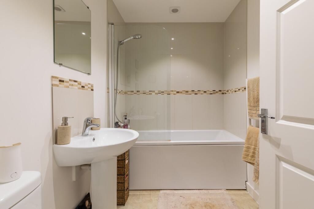 Apartment in Newbury, West Berkshire - View 2