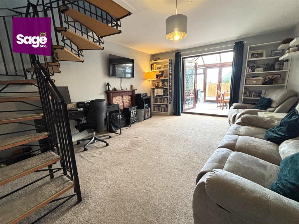 House in Newport - View 5