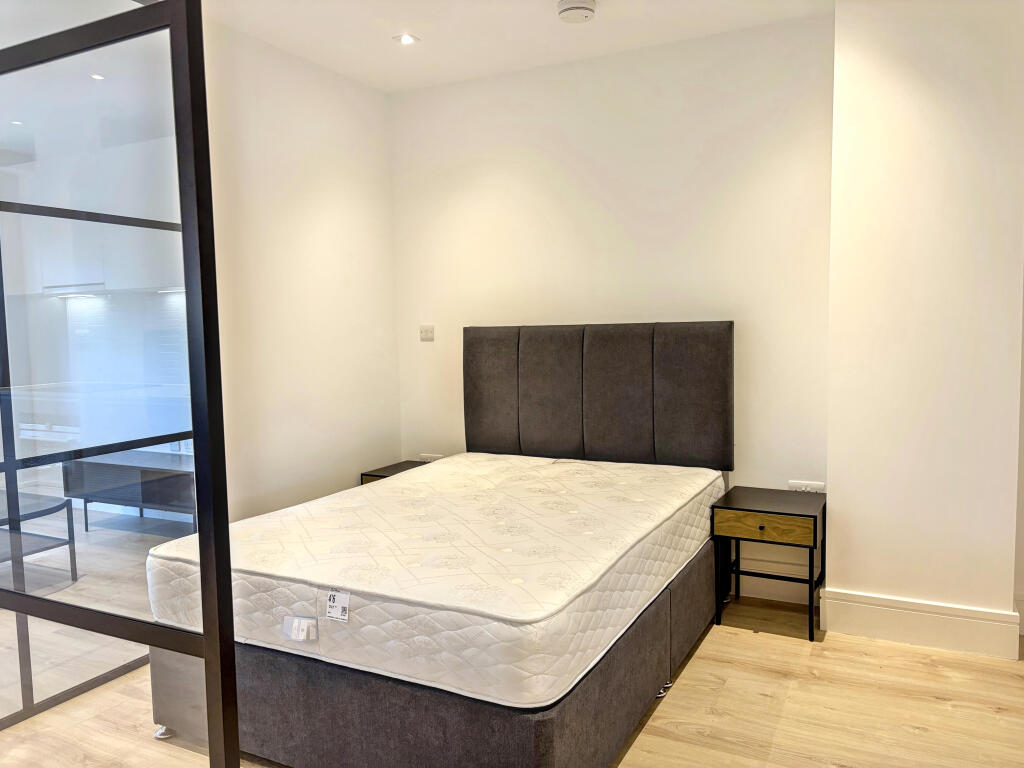 Apartment in Sutton - View 4