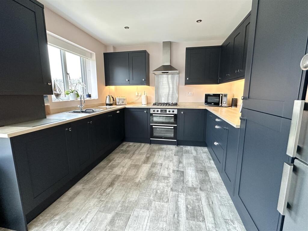 Royal Oak Drive, Studley photo 5