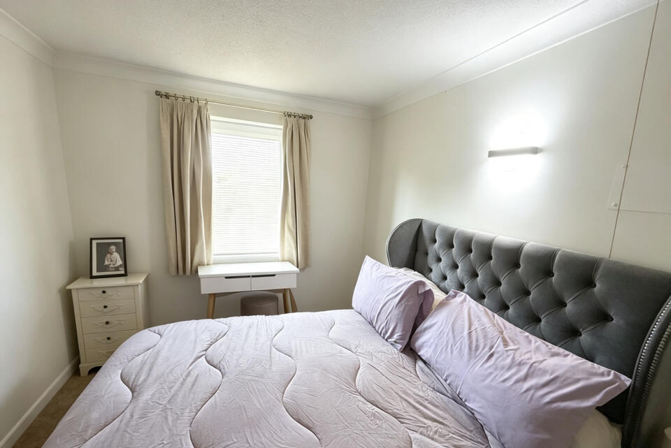 Apartment in Eastbourne, East Sussex - View 5